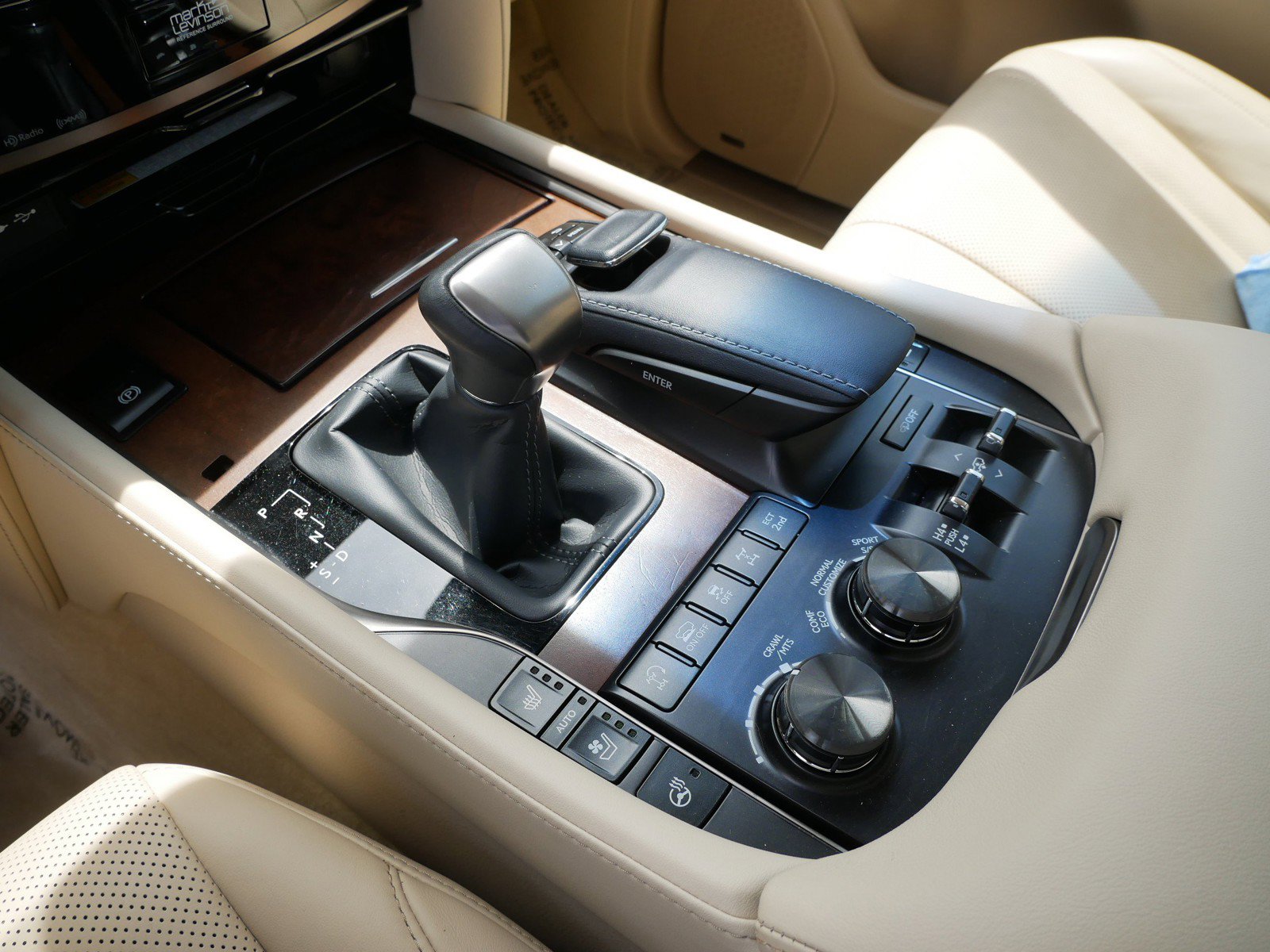 Used 2021 Lexus LX 570 4WD w/ Luxury Package image 24