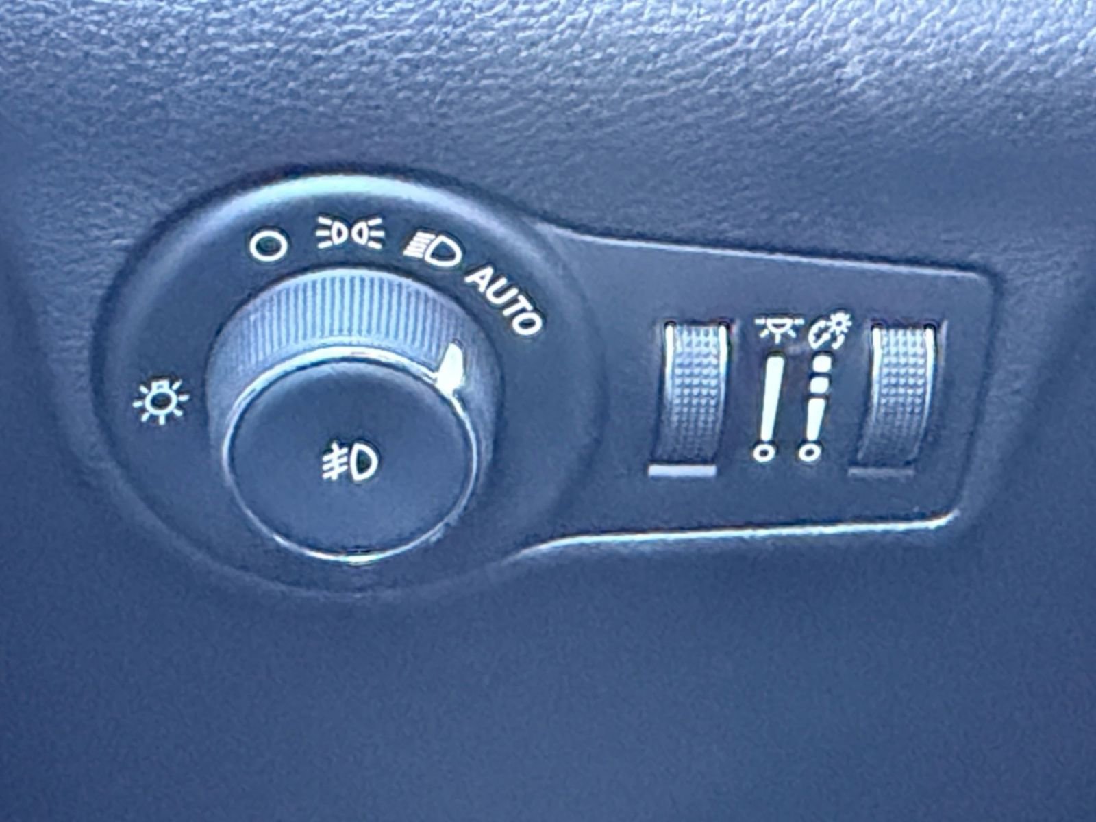 Used 2025 Jeep Compass Limited image 34
