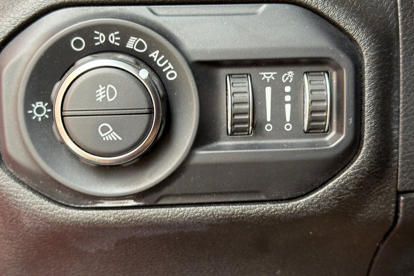 Used 2020 Jeep Gladiator Rubicon image 36