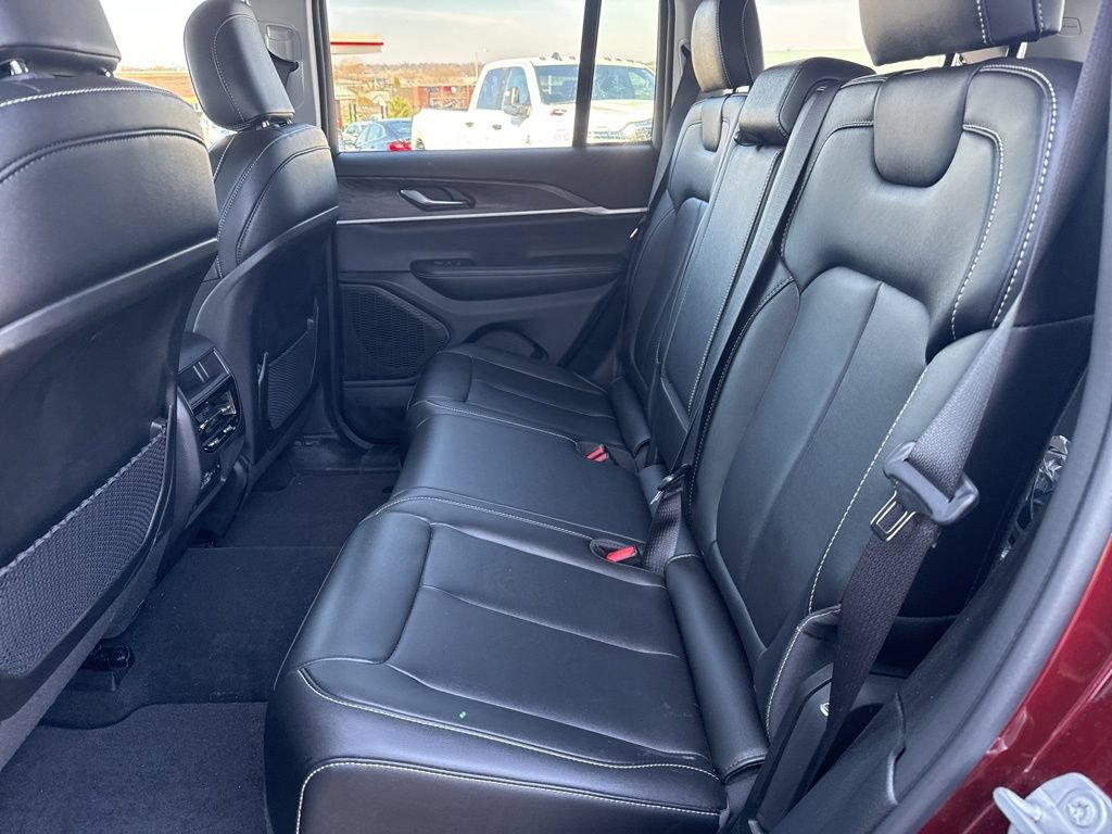 Used 2024 Jeep Grand Cherokee Limited AWD/4WD image 24