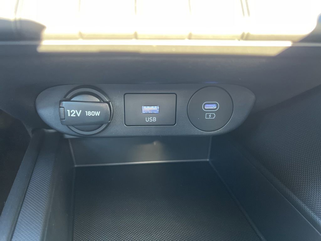 Used 2025 Hyundai Elantra SE image 18