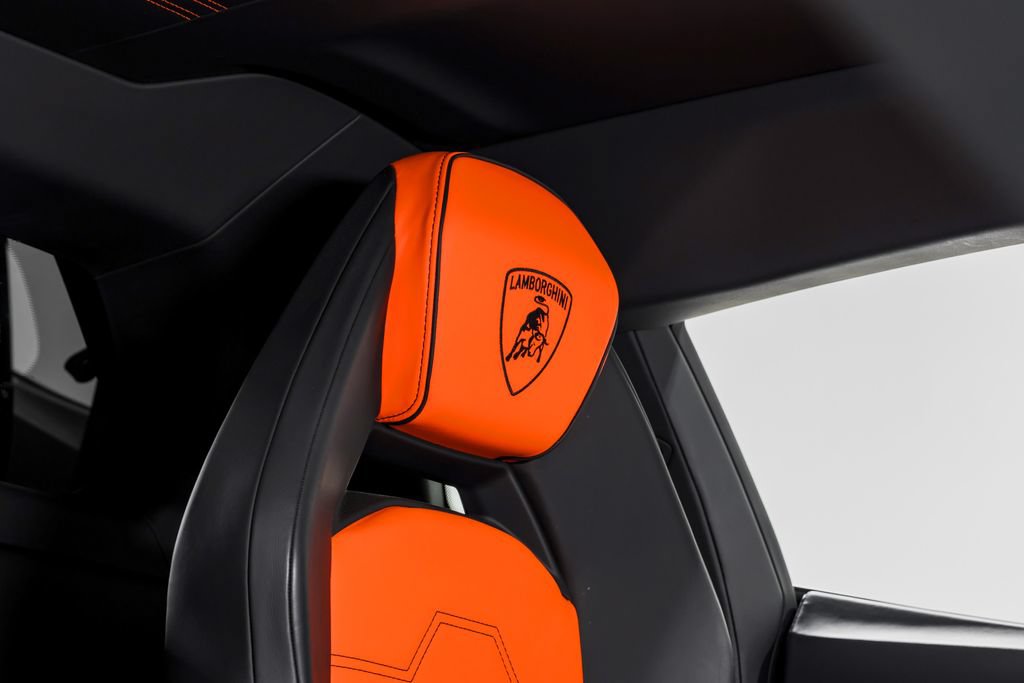 Used 2024 Lamborghini Revuelto AWD/4WD image 33