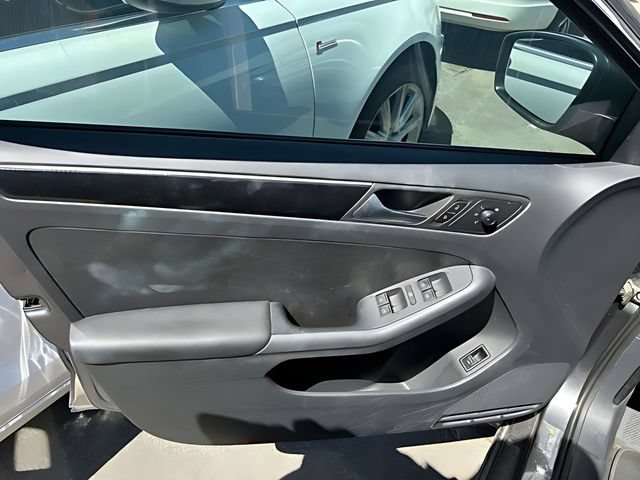 Used 2015 Volkswagen Jetta Sport FWD image 16