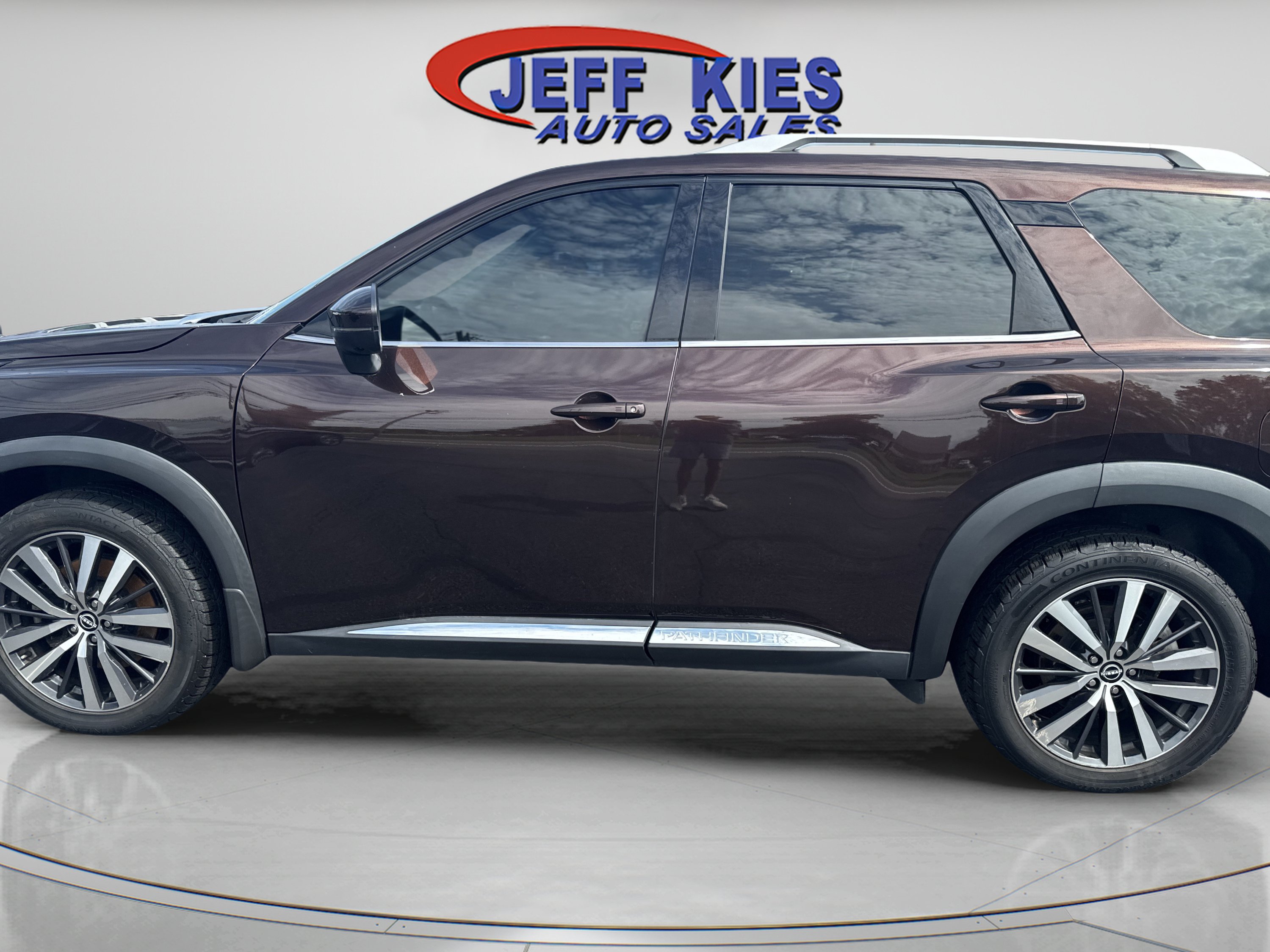 Used 2022 Nissan Pathfinder Platinum w/ Cargo Package AWD/4WD image 8