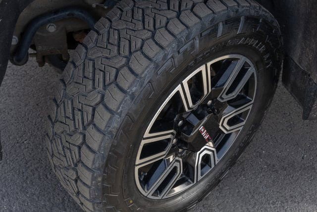 Used 2023 GMC Sierra 2500 AT4 w/ AT4 Premium Plus Package AWD/4WD image 13