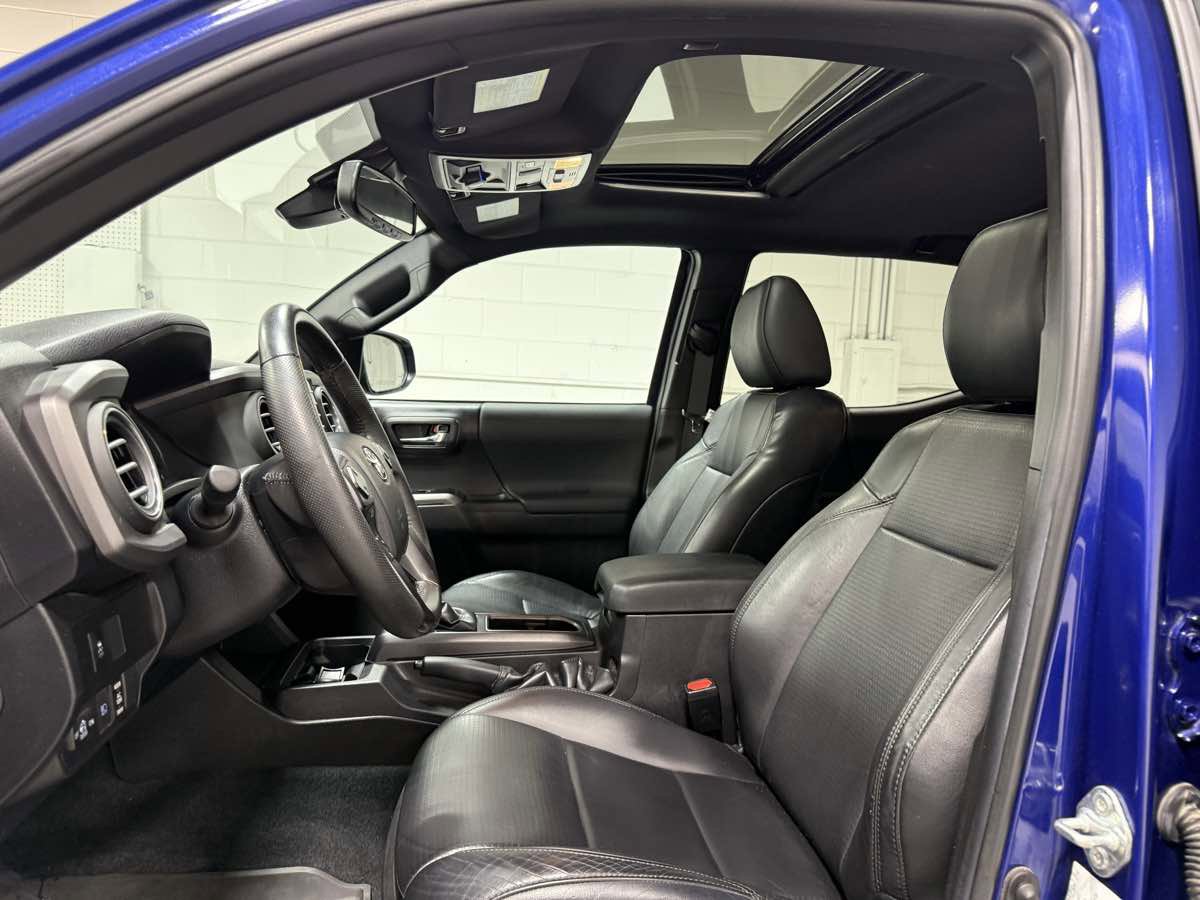 Used 2023 Toyota Tacoma TRD Off-Road image 16