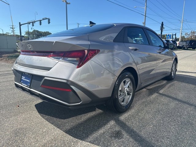 Certified 2025 Hyundai Elantra SE image 8