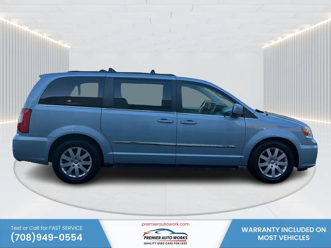 Used 2013 Chrysler Town & Country Touring FWD image 8