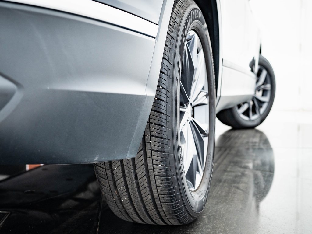 Used 2022 Volkswagen Tiguan SE w/ Panoramic Sunroof Package image 42