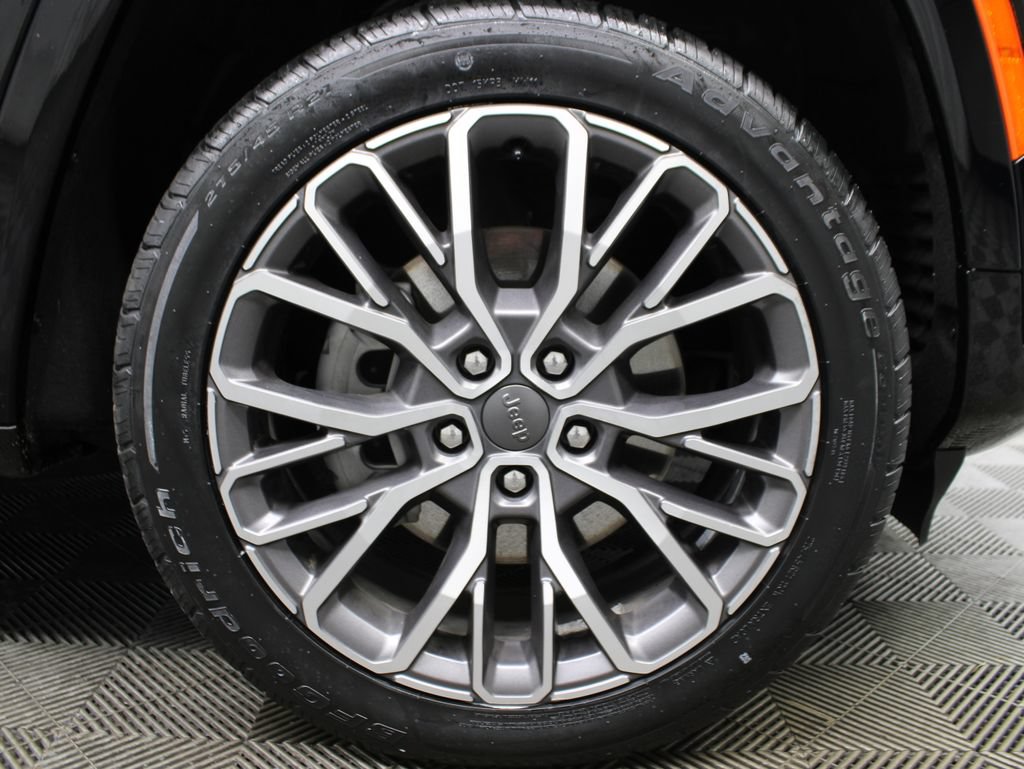 Used 2023 Jeep Grand Cherokee L Summit AWD/4WD image 13