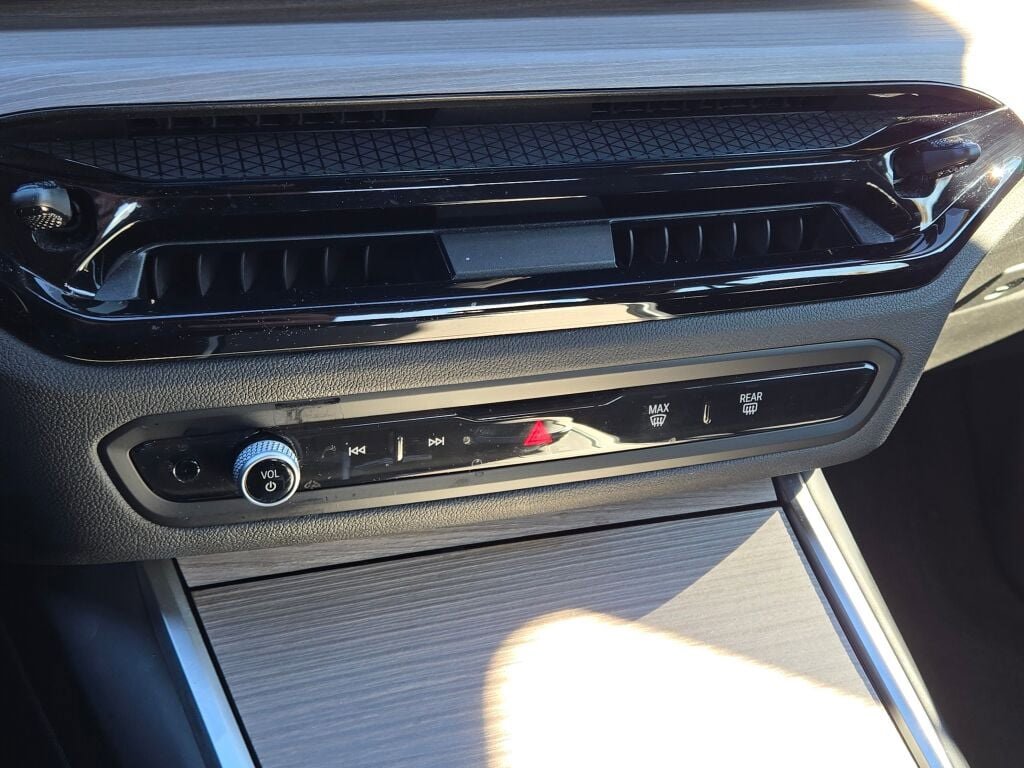 Used 2025 BMW 330i xDrive Sedan image 28