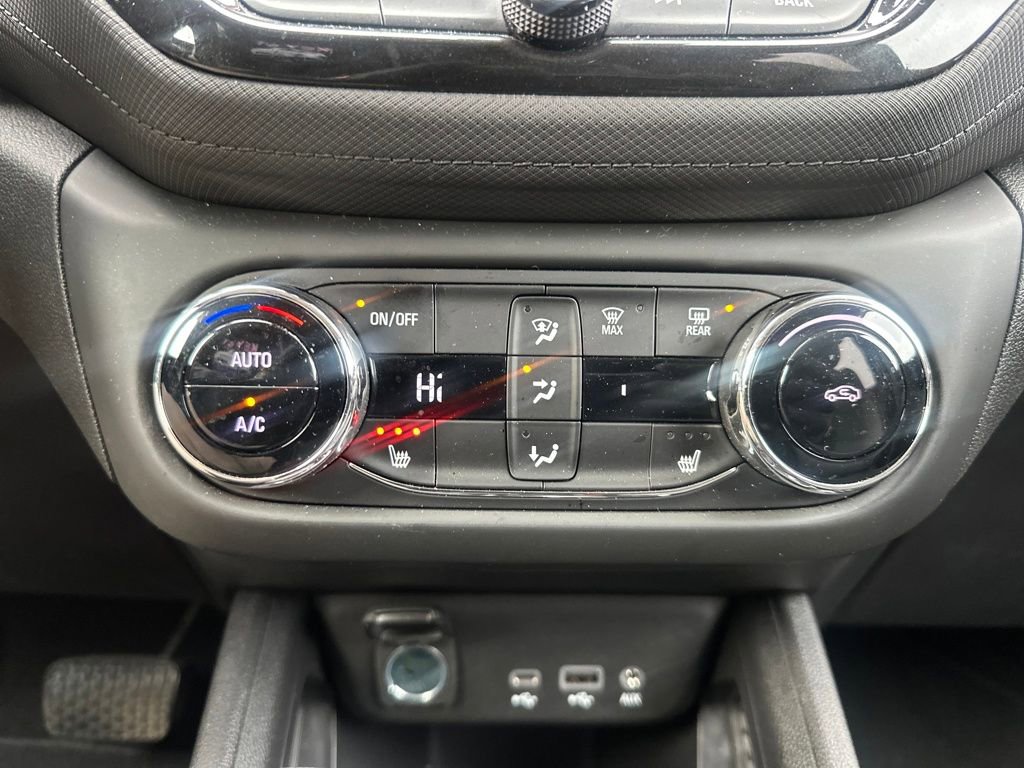 Used 2022 Chevrolet TrailBlazer LT w/ Convenience Package image 14