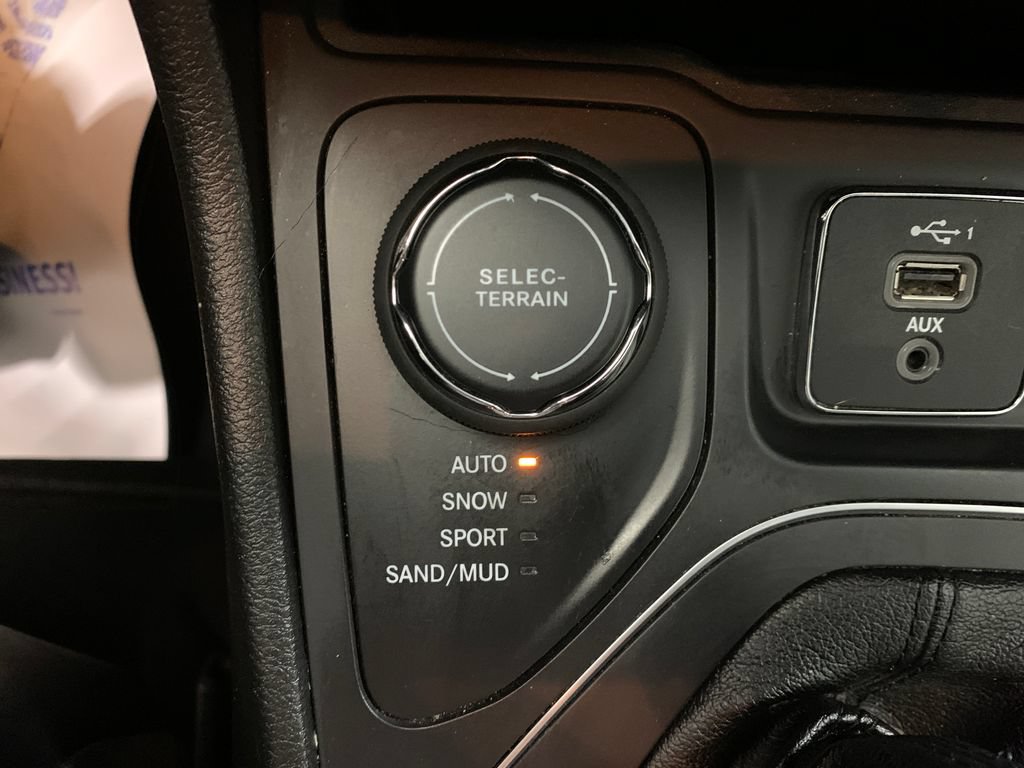 Used 2022 Jeep Cherokee Latitude Lux AWD/4WD image 24