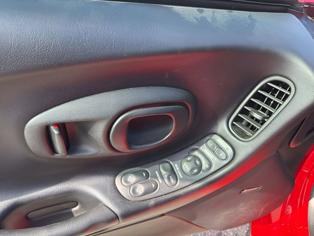 Used 1998 Chevrolet Corvette Coupe w/ Roof Pkg image 17