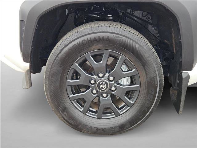 Used 2025 Toyota 4Runner SR5 AWD/4WD image 29