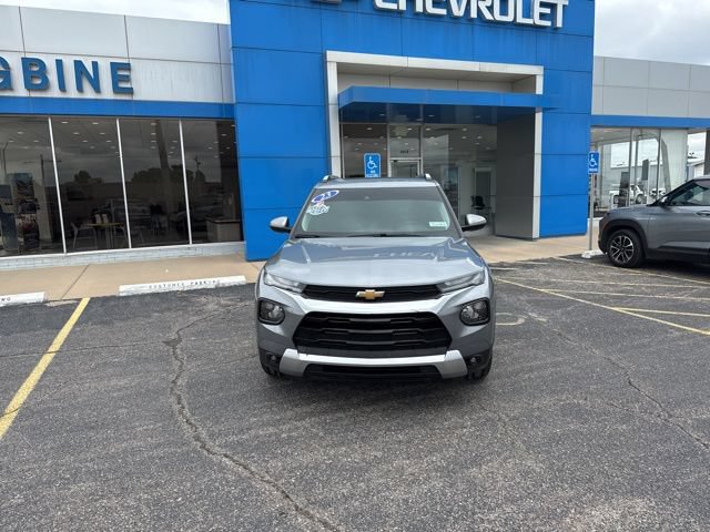 Used 2023 Chevrolet TrailBlazer LT FWD image 2