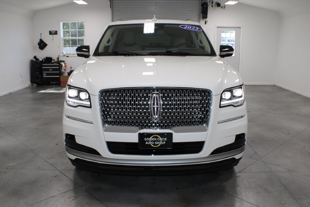 Used 2023 Lincoln Navigator Reserve AWD/4WD image 3