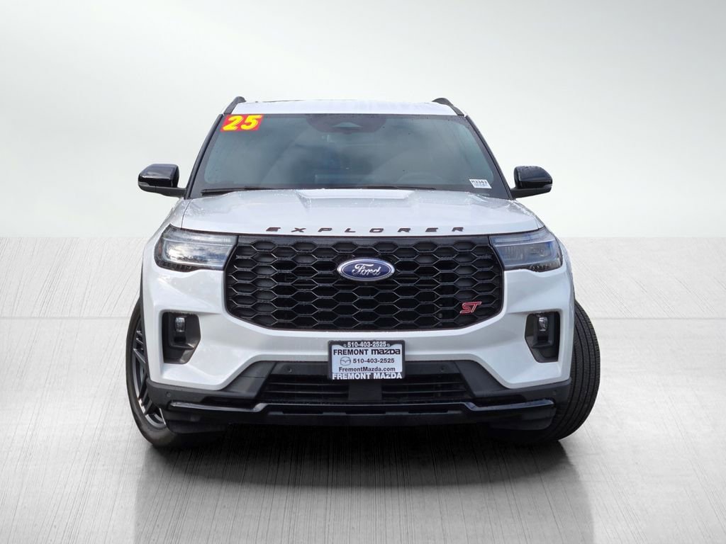 Used 2025 Ford Explorer ST image 2