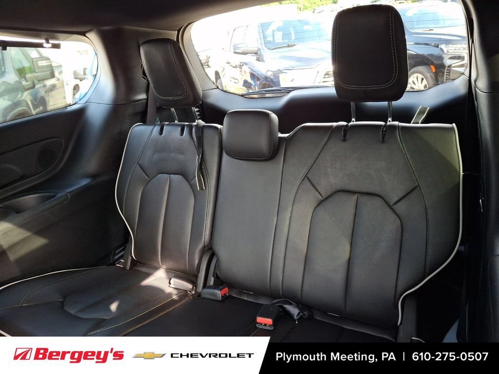 Used 2025 Chrysler Pacifica Limited FWD image 12