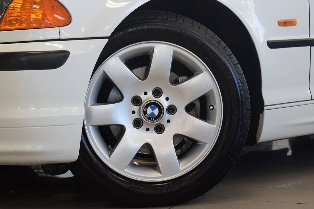 Used 2000 BMW 323i Sedan RWD image 10