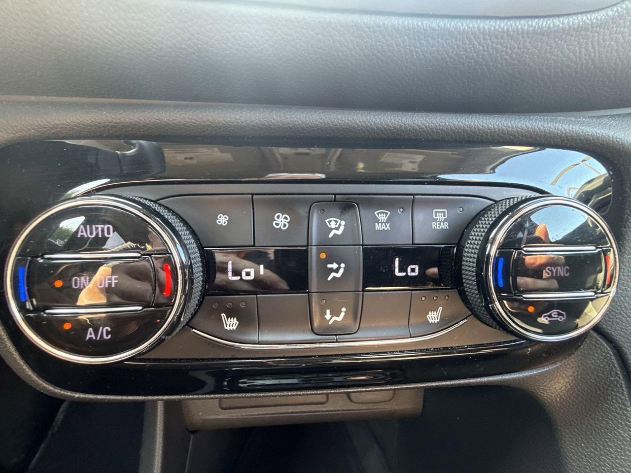 Certified 2023 Buick Encore GX Select w/ Sport Touring Package image 38