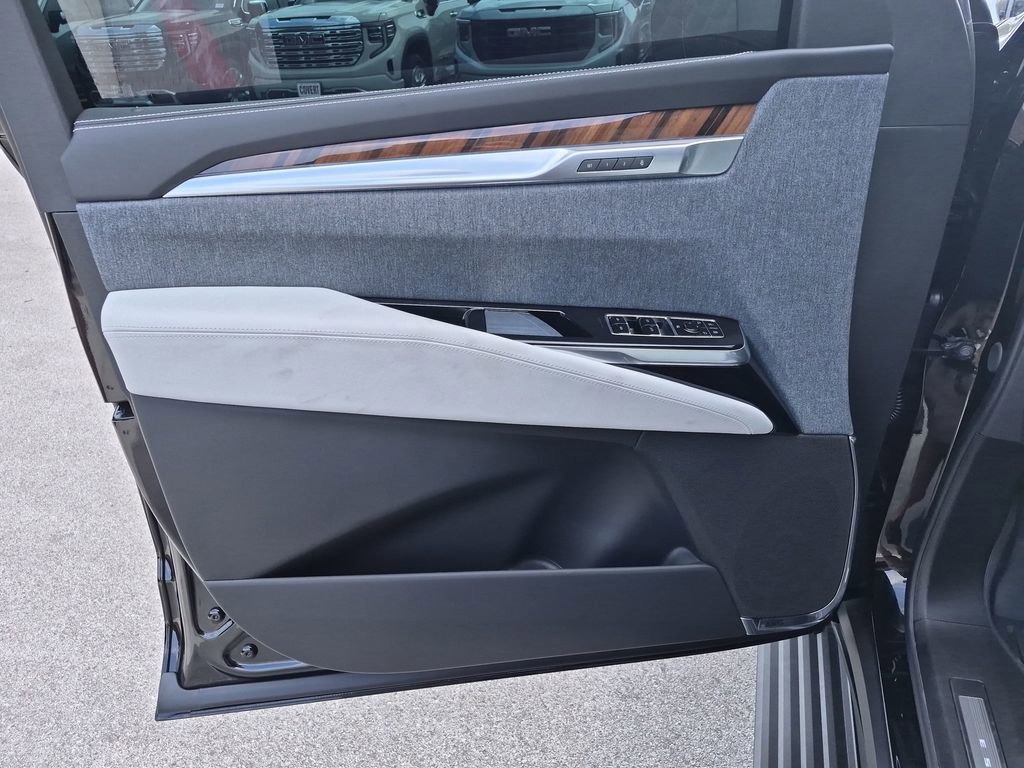 Certified 2026 Cadillac Escalade Platinum Sport w/ LPO, Floor Liner Package AWD/4WD image 18