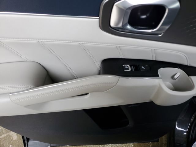 Used 2022 Kia Sorento SX Prestige w/ Panoramic Sunroof Package image 17