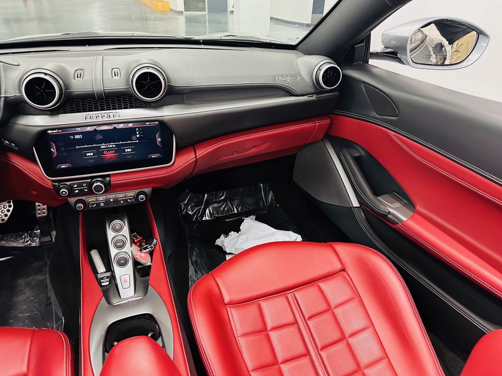Used 2019 Ferrari Portofino RWD image 32