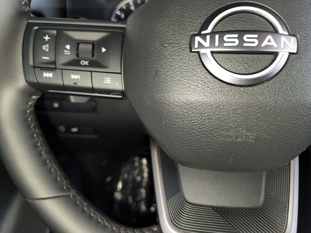 Used 2025 Nissan Rogue SV image 23