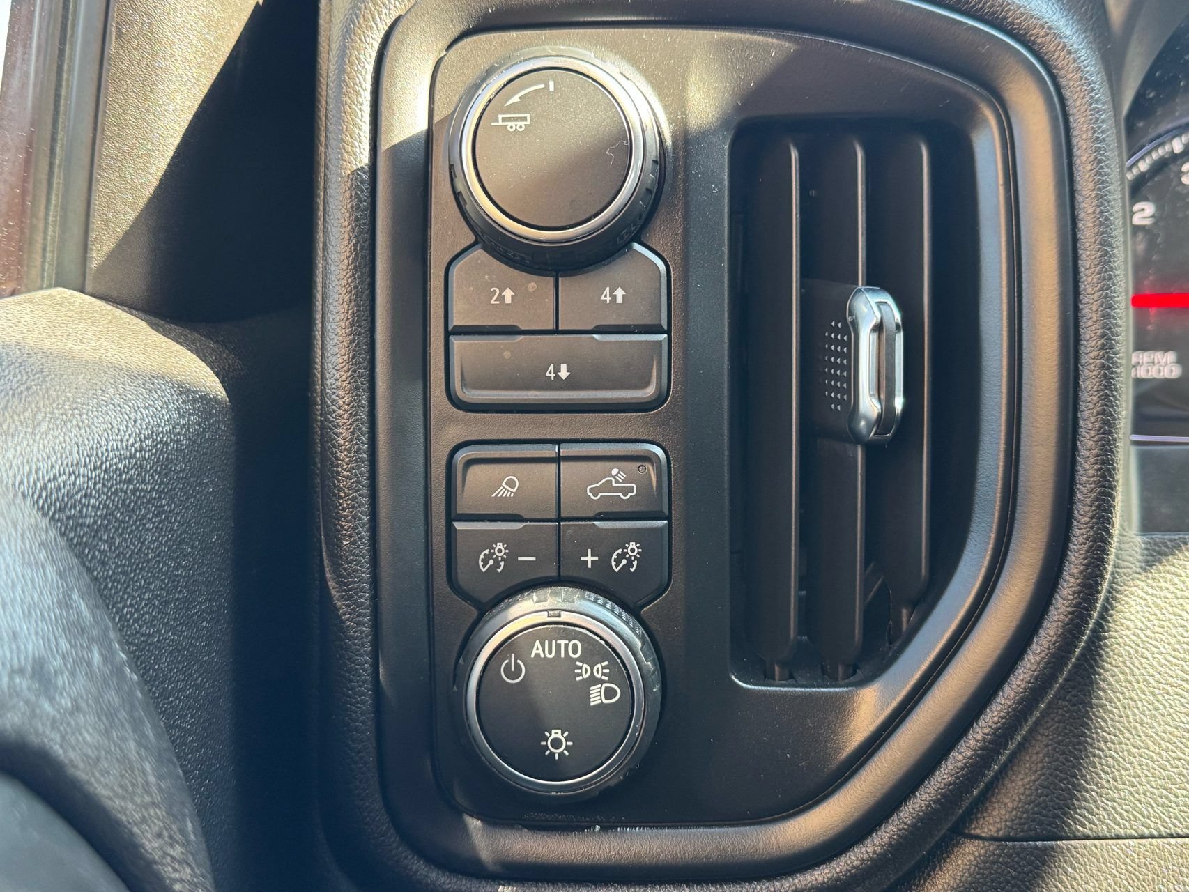 Used 2024 Chevrolet Silverado 2500 Custom w/ Custom Convenience Package AWD/4WD image 15