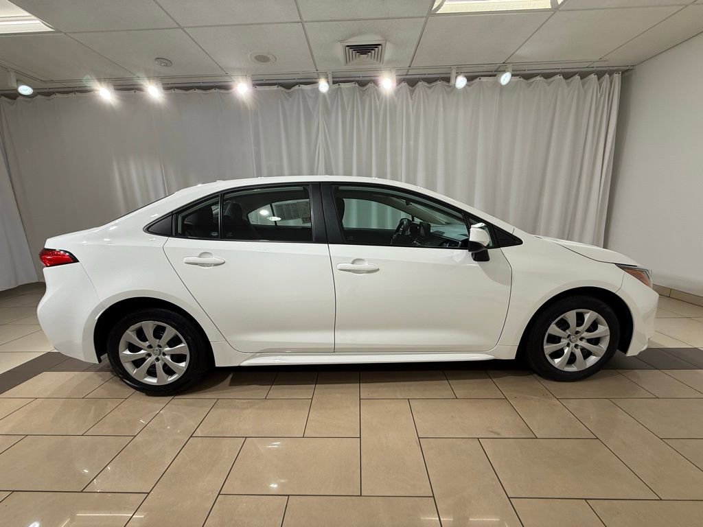 Used 2023 Toyota Corolla LE image 6