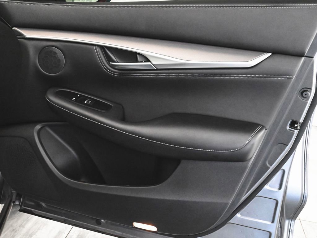 Used 2023 INFINITI QX55 Luxe w/ Cargo Package image 10