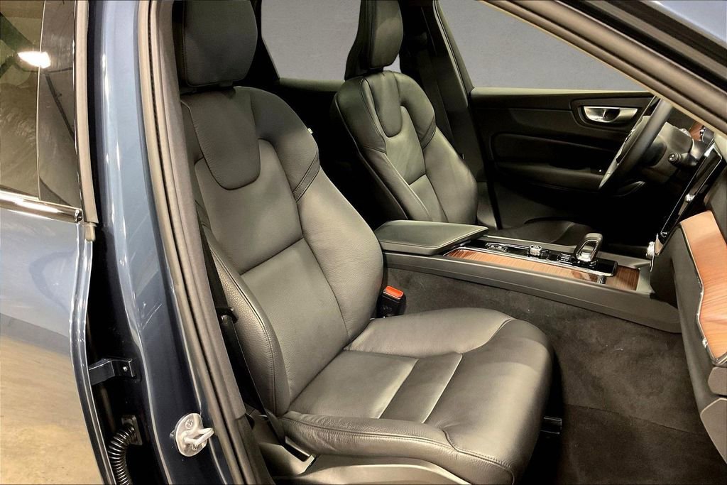 Used 2024 Volvo XC60 B5 Plus w/ Protection Package Premier image 28