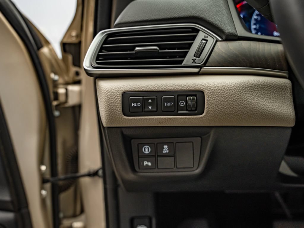 Used 2018 Honda Accord Touring image 18