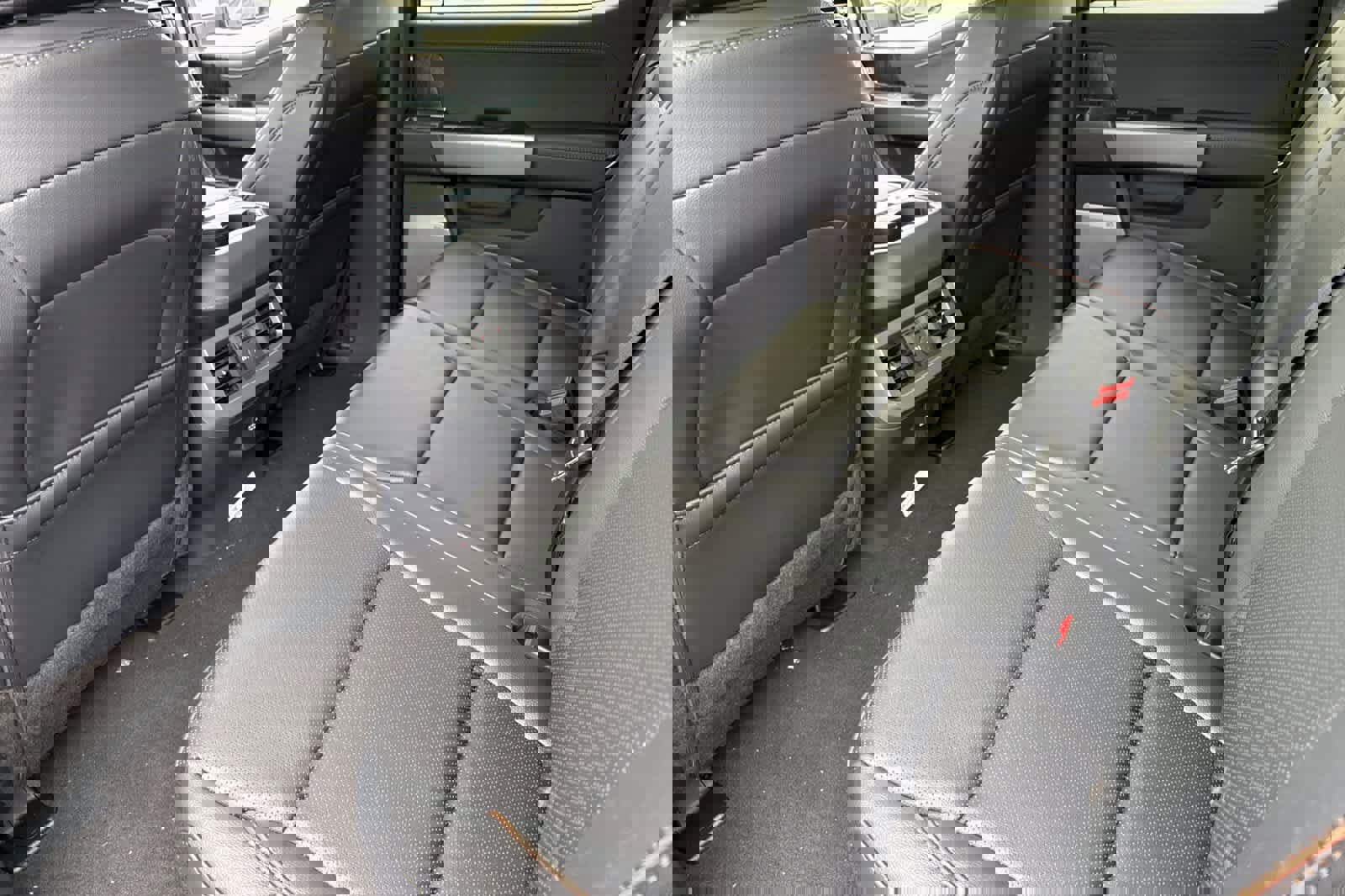 New 2026 Ford F250 Lariat w/ Black Appearance Package image 10