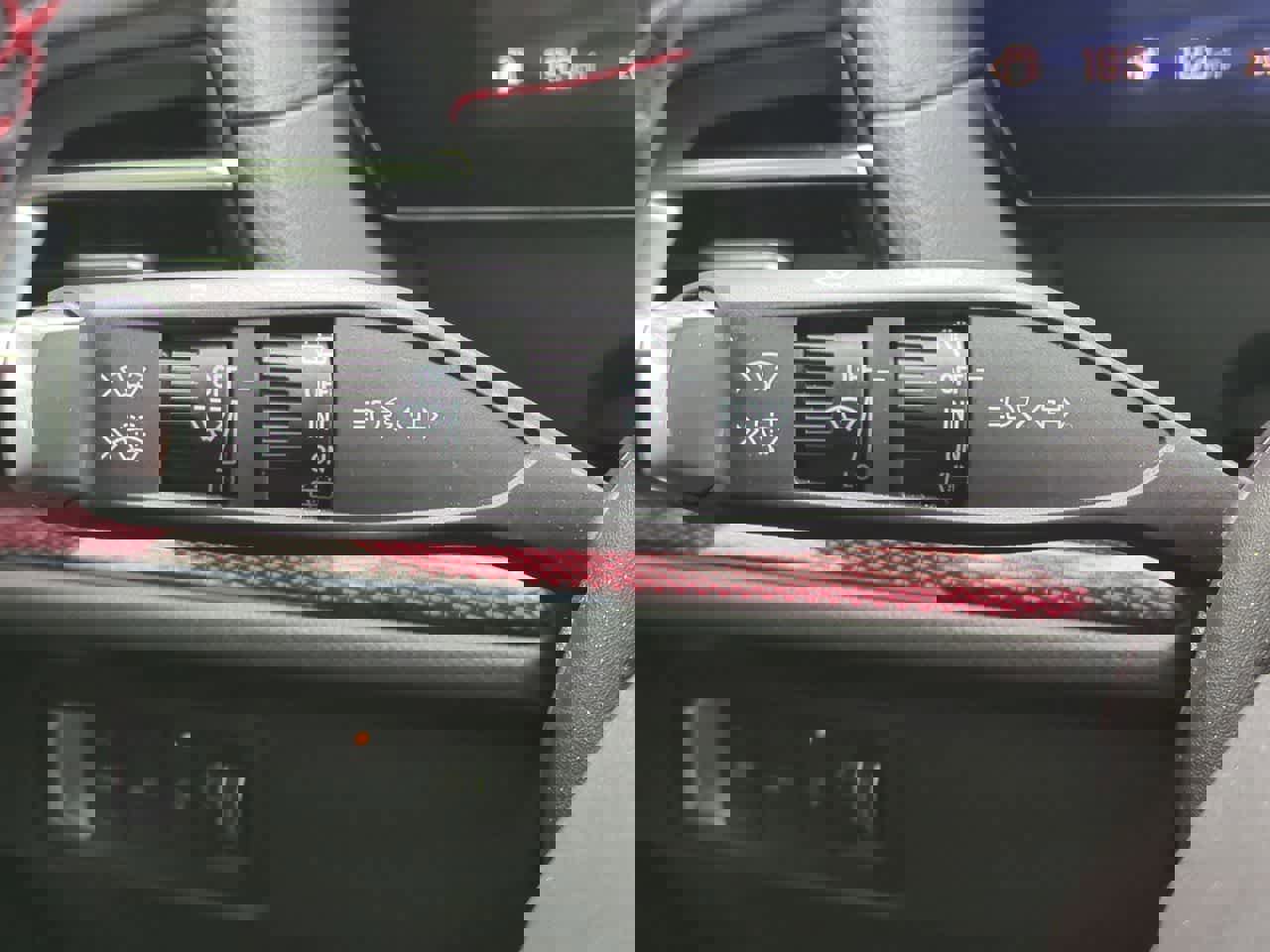 Used 2024 Chevrolet Traverse RS image 27