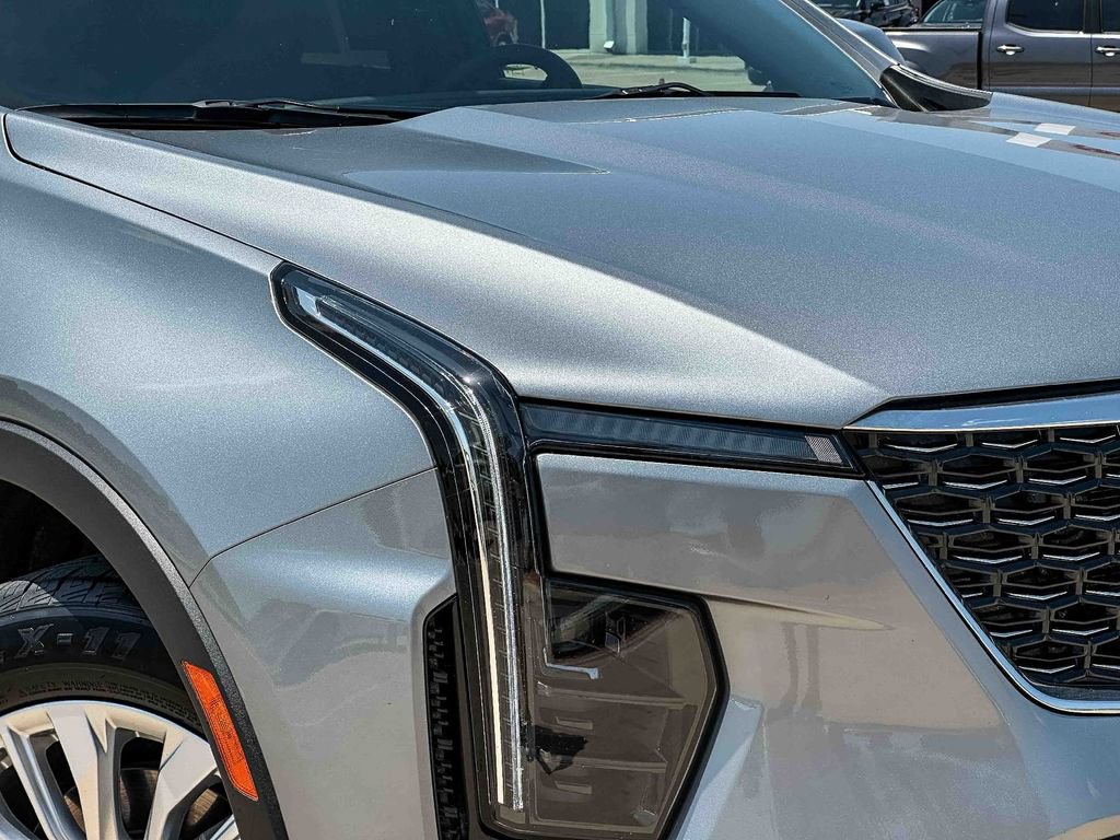 Used 2024 Cadillac XT4 Luxury w/ Cold Weather Package FWD image 10