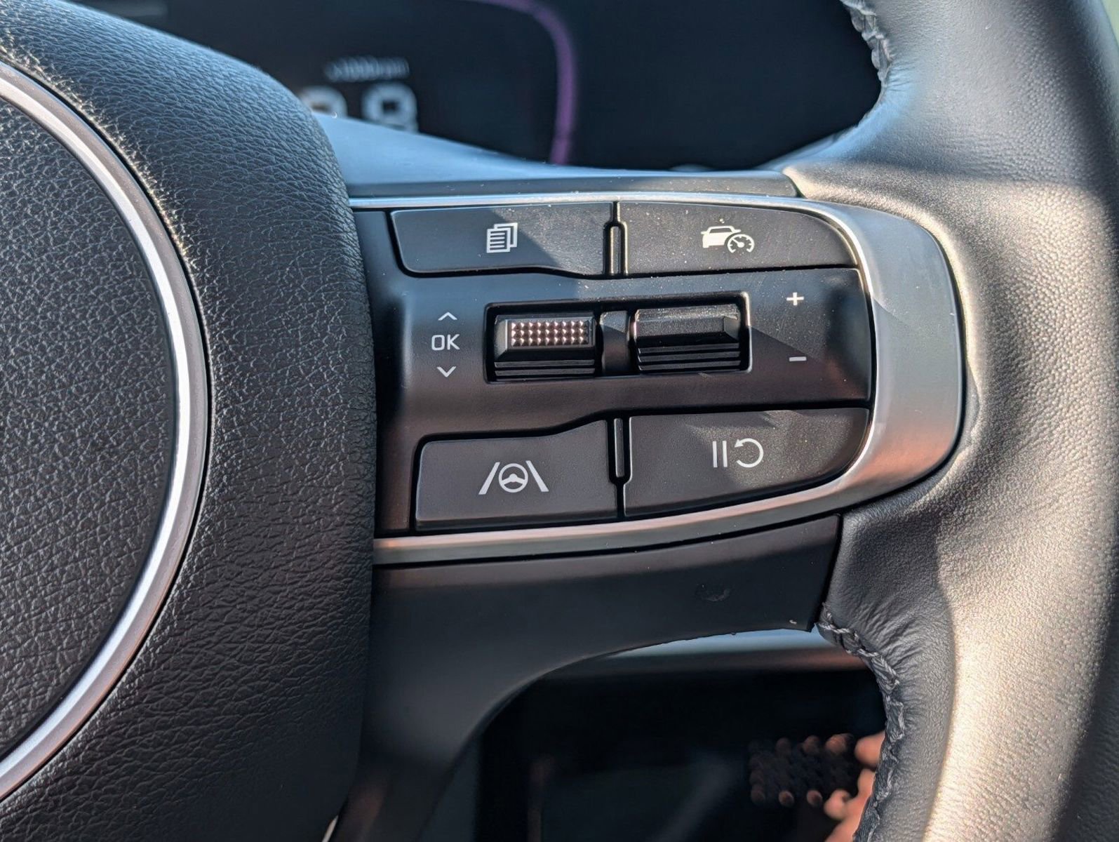 Used 2025 Kia Sportage EX w/ Premium Package image 32