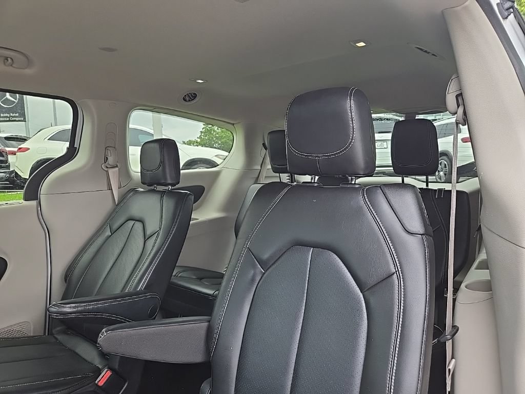 Used 2023 Chrysler Pacifica Touring-L FWD image 29