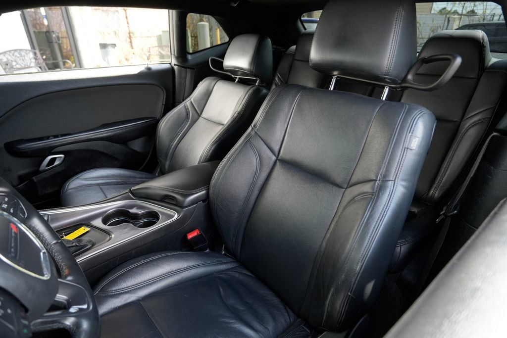 Used 2015 Dodge Challenger SXT image 16