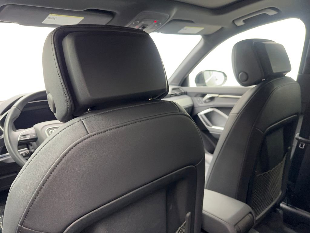 Used 2025 Audi Q3 2.0T Premium image 37