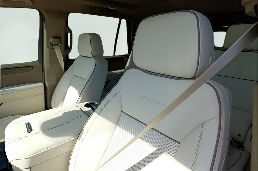 New 2026 GMC Yukon Denali w/ Sun & Power Step Package image 10