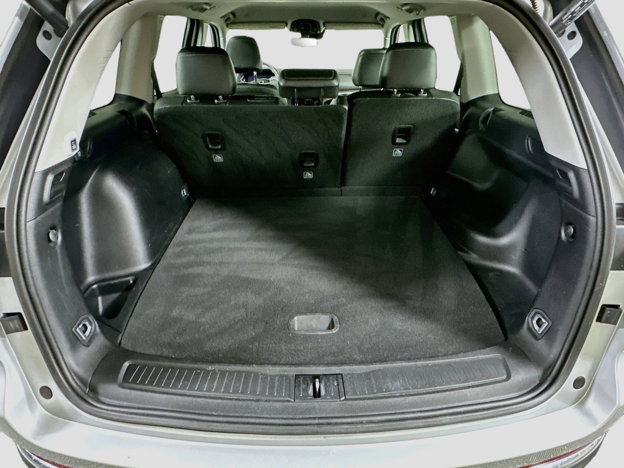 Used 2023 Jeep Grand Cherokee Limited RWD image 28