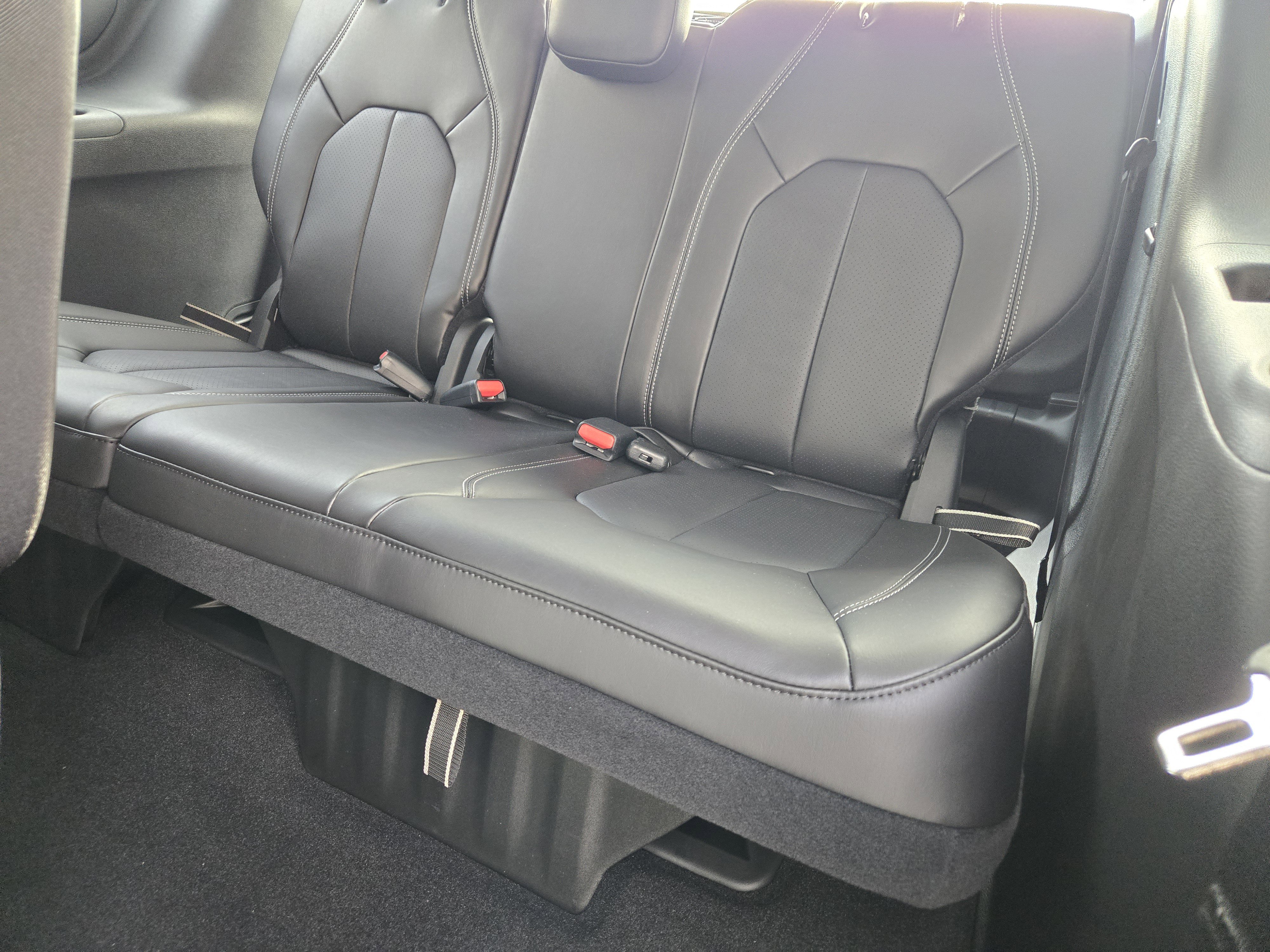 New 2026 Chrysler Pacifica Select image 21