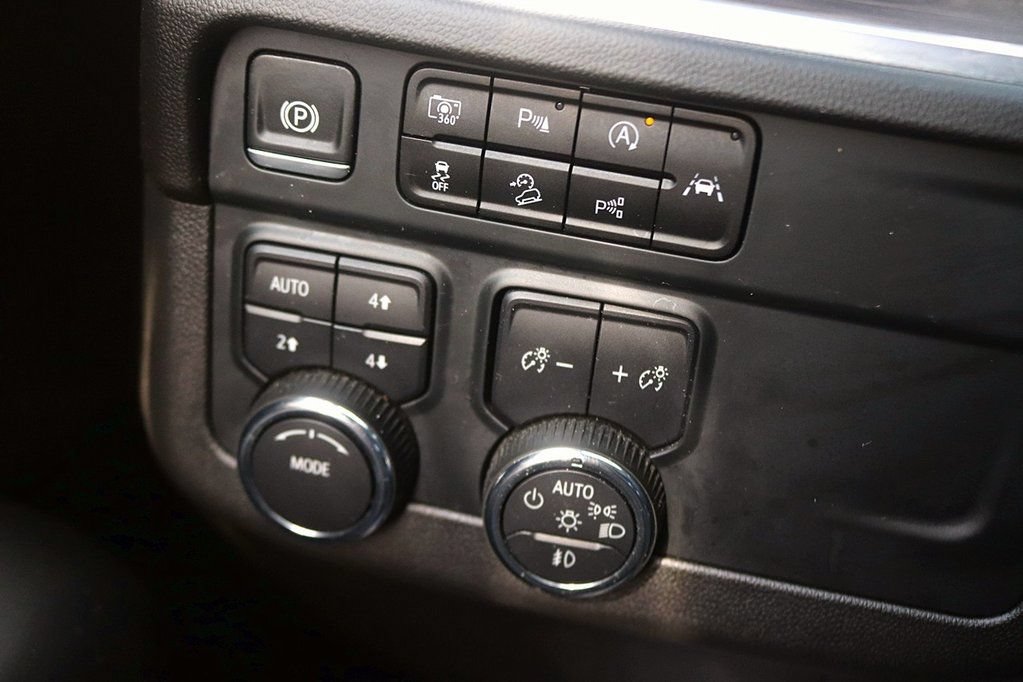Used 2025 Chevrolet Tahoe Z71 AWD/4WD image 29