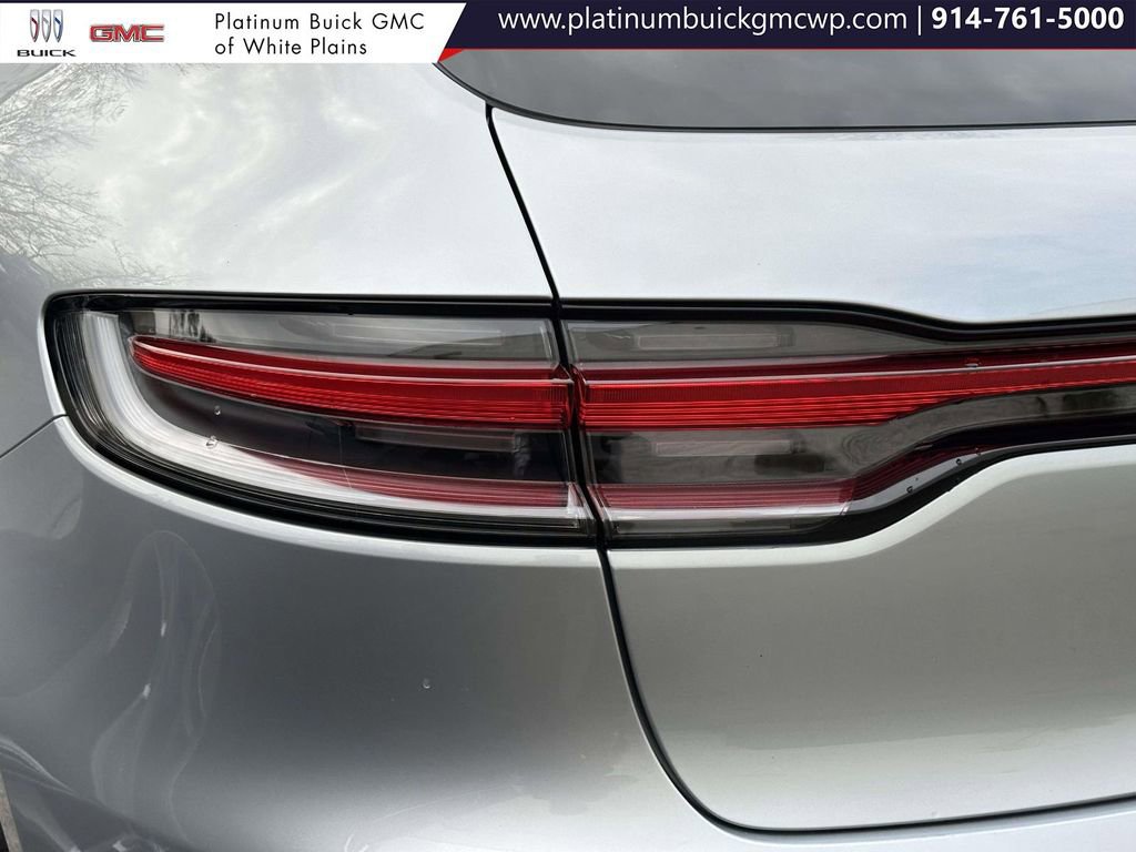 Used 2023 Porsche Macan image 10