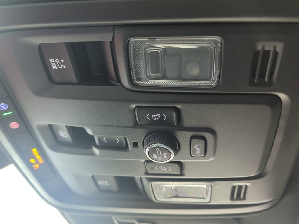 Used 2025 GMC Yukon Elevation w/ LPO, Elevation Black Package image 31