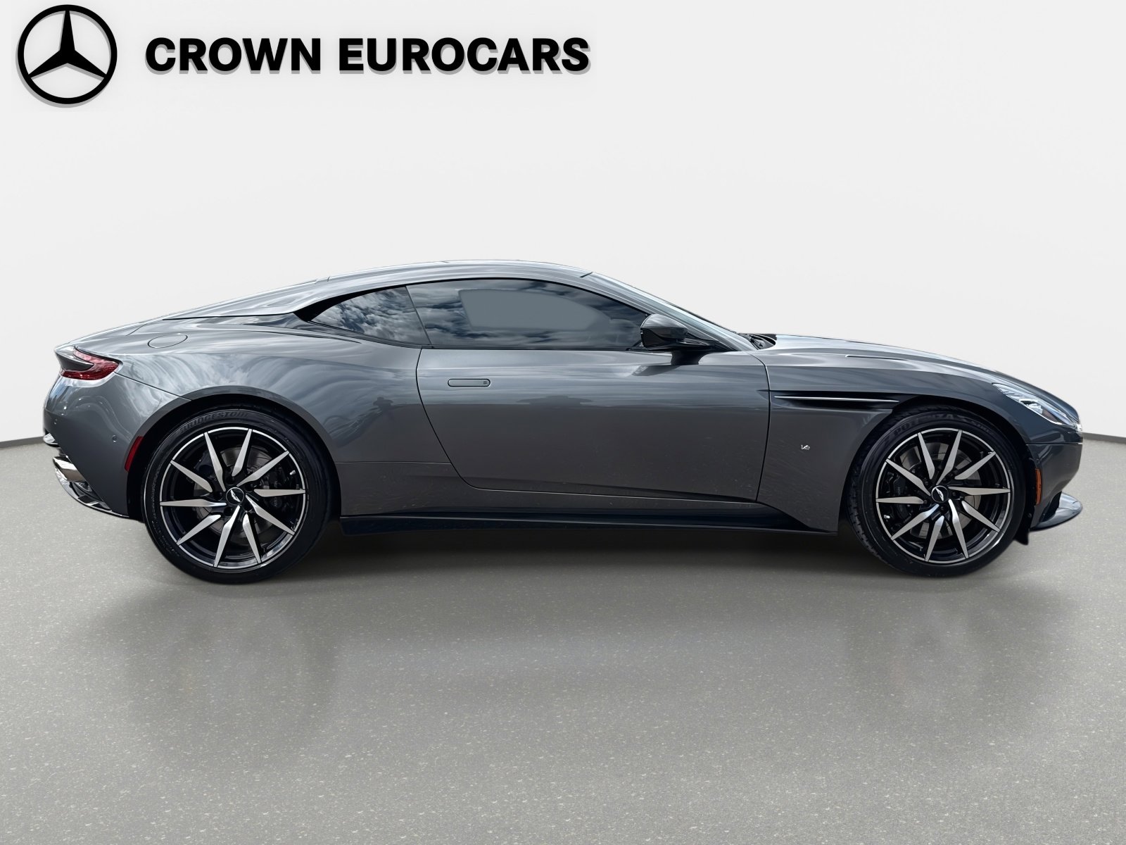 Used 2017 Aston Martin DB11 V12 image 6