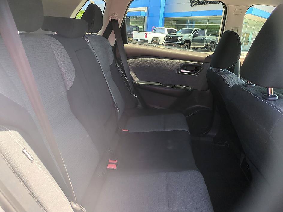 Used 2023 Nissan Rogue SV FWD image 30