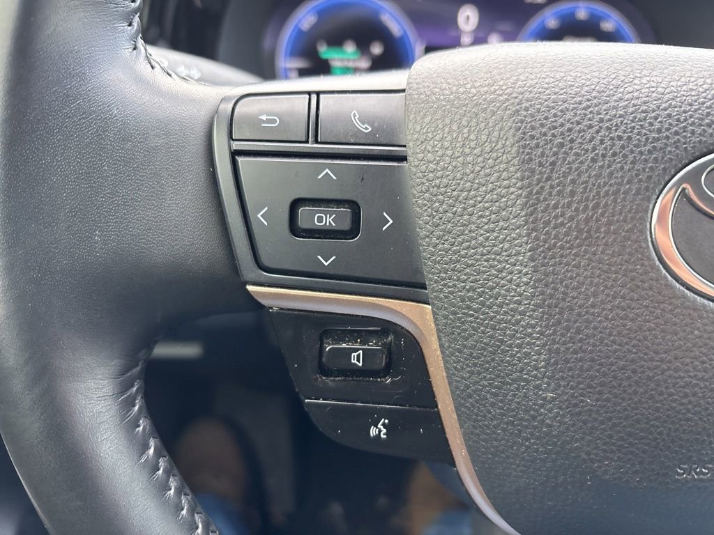 Used 2023 Toyota Crown XLE image 18